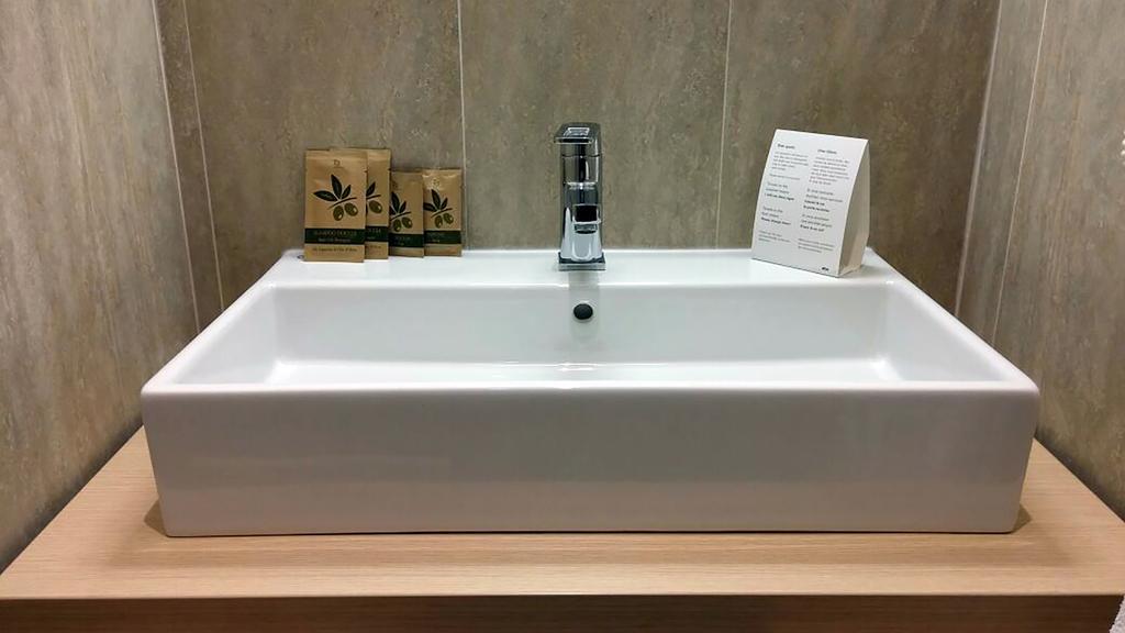 Hotel Helvetia レッツェノ 部屋 写真