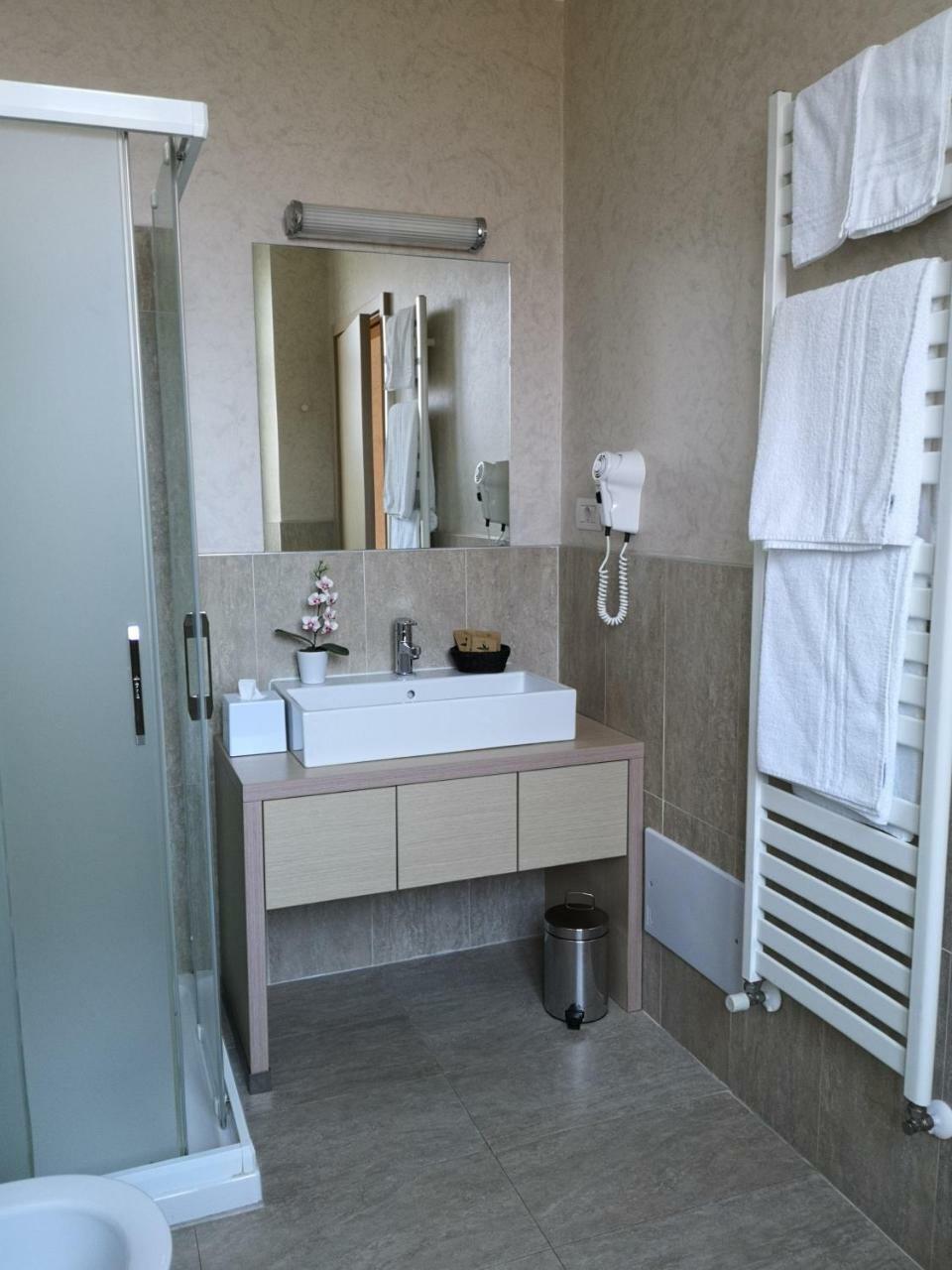 Hotel Helvetia レッツェノ エクステリア 写真