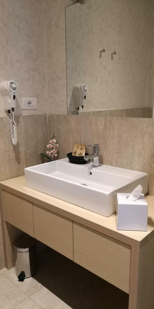 Hotel Helvetia レッツェノ エクステリア 写真